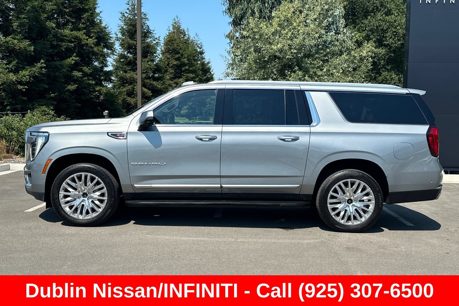 Used 2025 GMC Yukon XL Denali AWD/4WD image 7