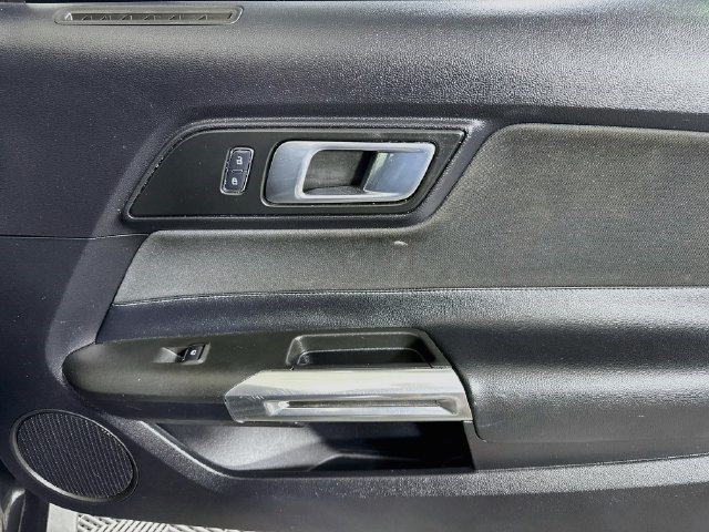 Used 2018 Ford Mustang Coupe RWD image 28