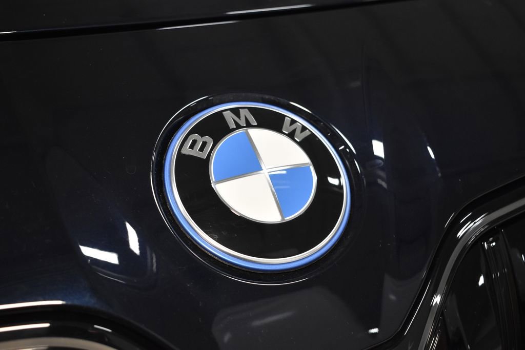 Used 2025 BMW i7 xDrive60 AWD/4WD image 14