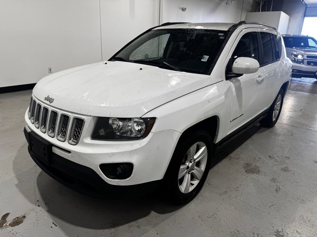 Used 2017 Jeep Compass Latitude image 2