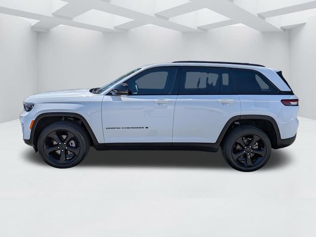 Used 2024 Jeep Grand Cherokee Altitude image 9