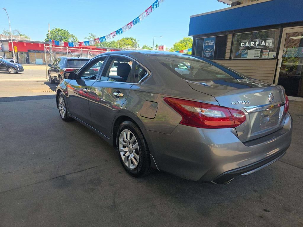 Used 2018 Nissan Altima 2.5 S w/ S Convenience Package FWD image 2