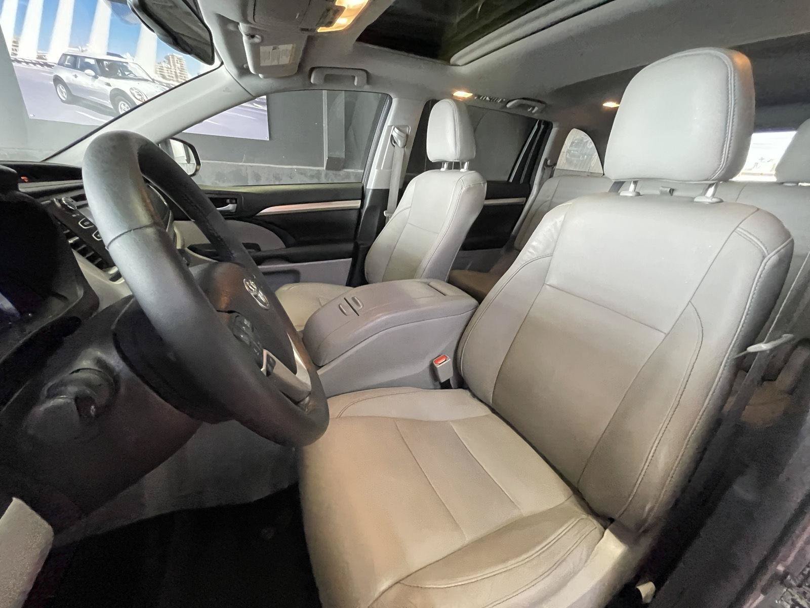 Used 2016 Toyota Highlander XLE AWD/4WD image 16