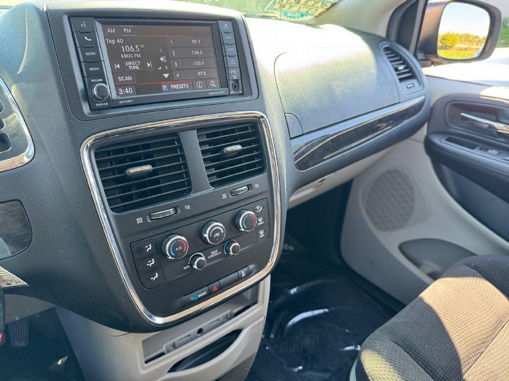 Used 2018 Dodge Grand Caravan SE FWD image 26
