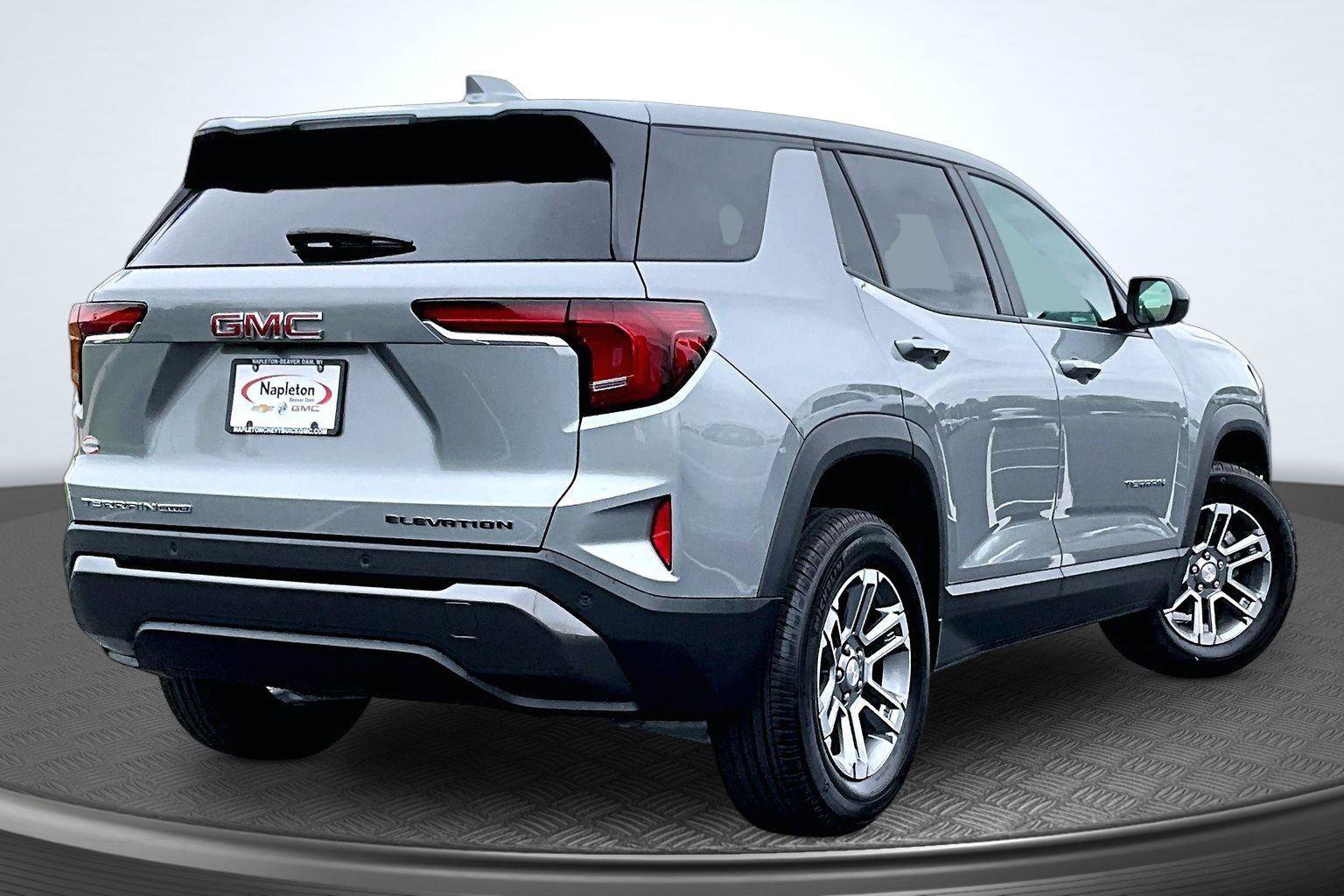 Used 2025 GMC Terrain Elevation AWD/4WD image 2