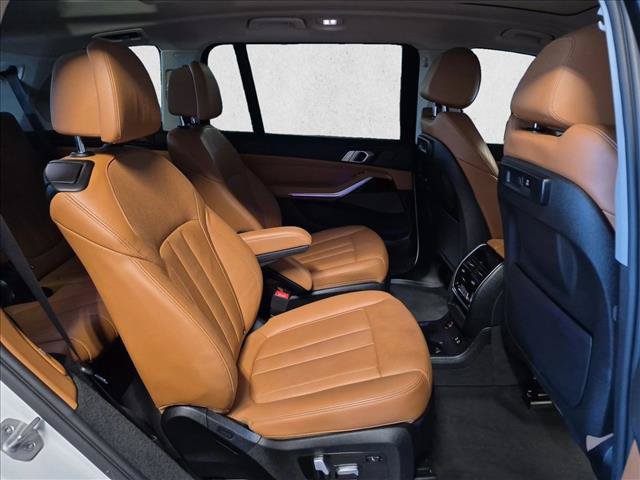 Used 2020 BMW X7 xDrive40i w/ Executive Package AWD/4WD image 22