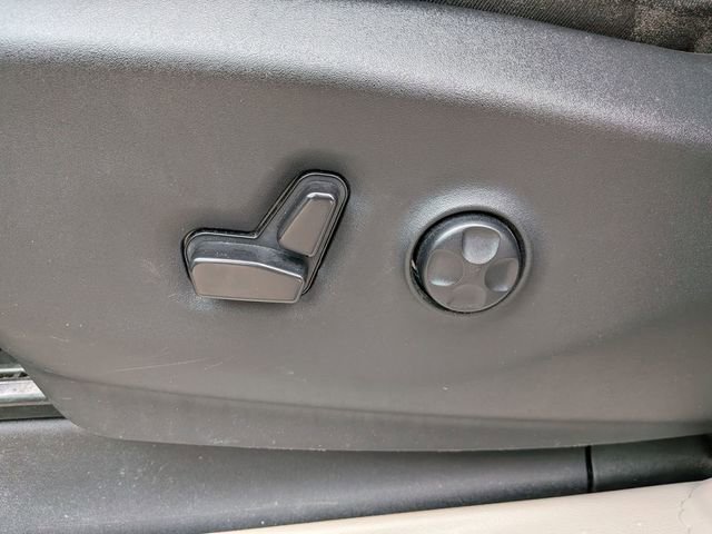 Certified 2023 Chrysler Pacifica Touring-L image 13