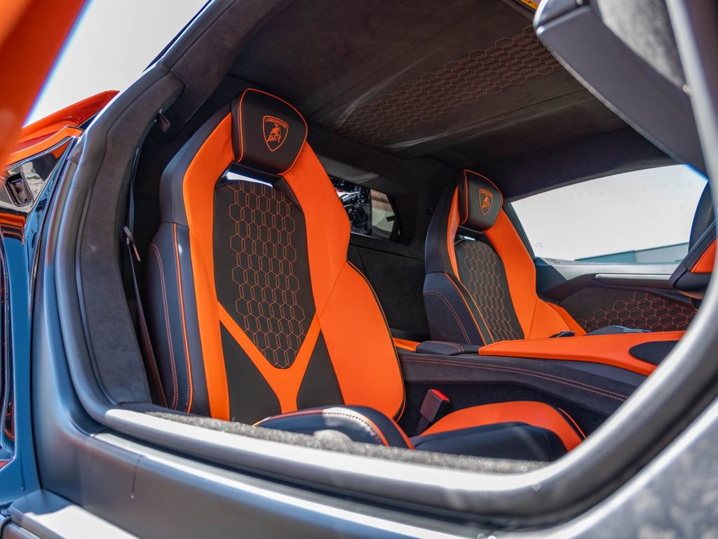 Used 2025 Lamborghini Revuelto AWD/4WD image 21