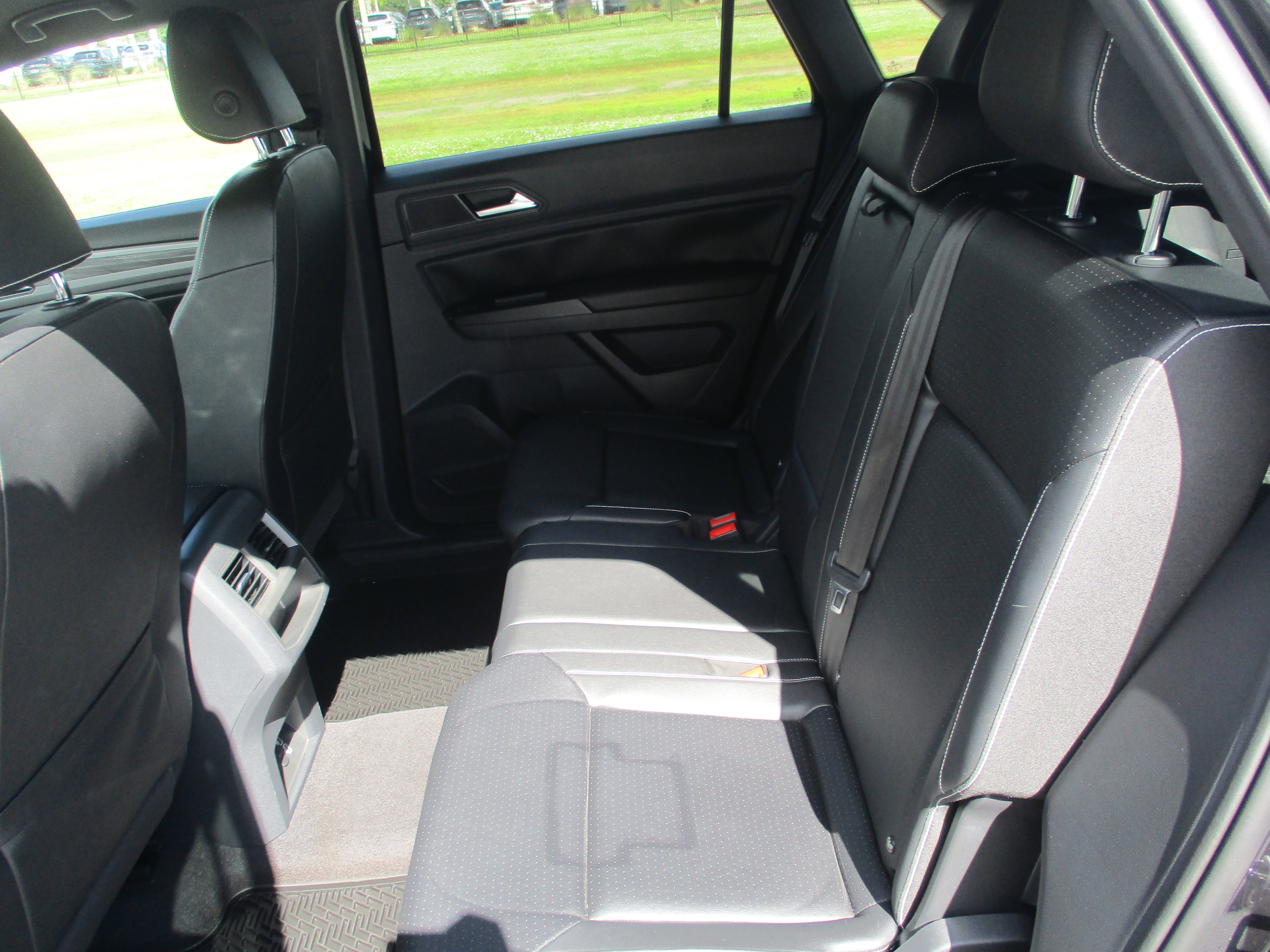 Used 2020 Volkswagen Atlas Cross Sport SE image 11