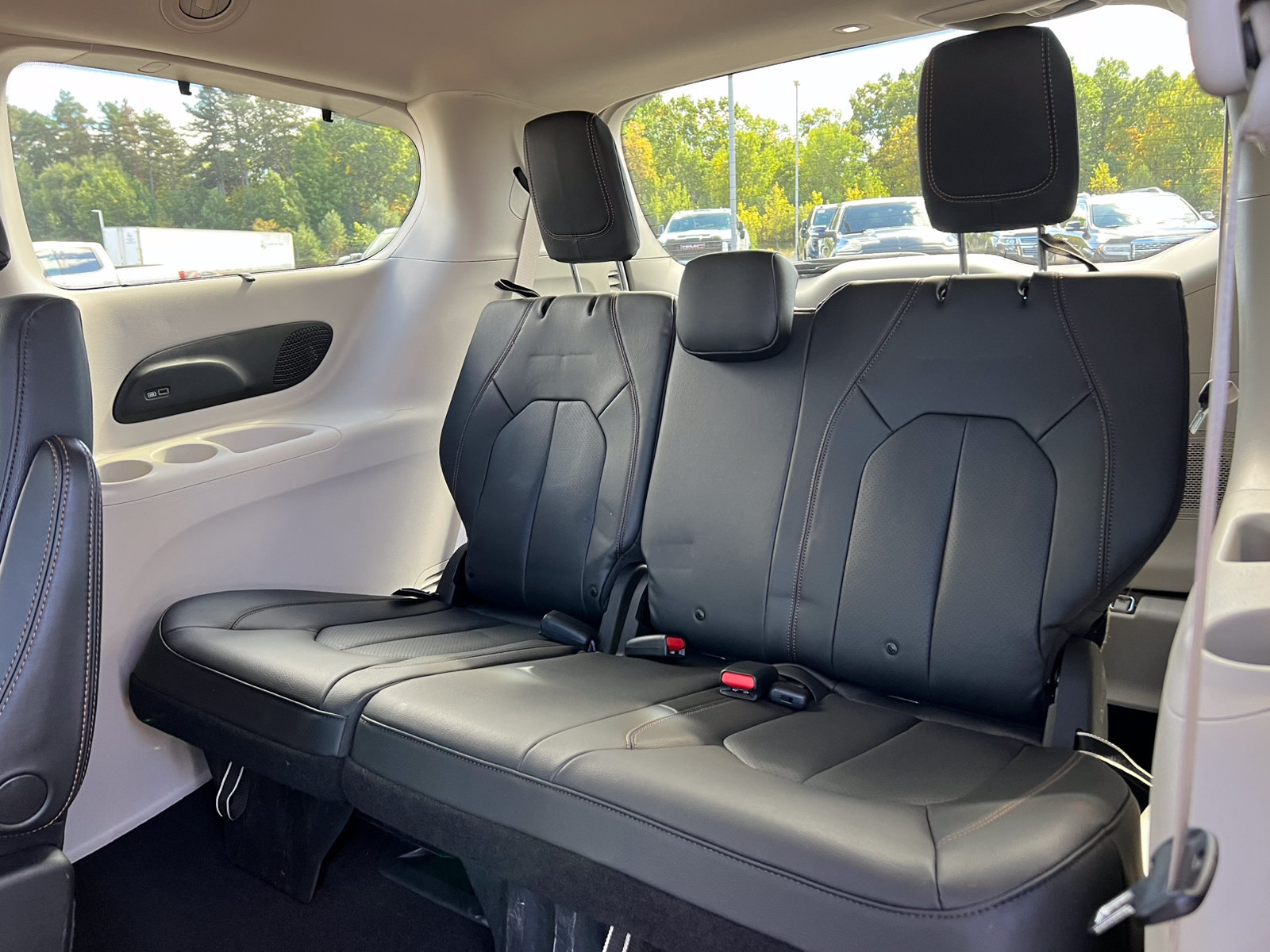 Used 2020 Chrysler Pacifica Touring-L Plus FWD image 8