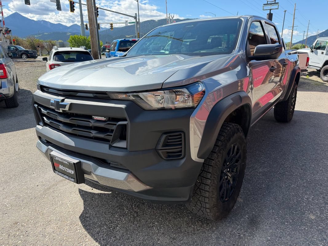 Used 2025 Chevrolet Colorado Trail Boss AWD/4WD image 4