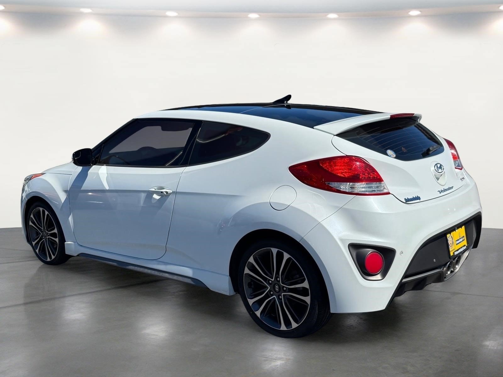 Used 2016 Hyundai Veloster Turbo w/ Option Group 04 FWD image 4