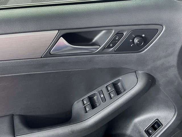 Used 2016 Volkswagen Jetta Sport FWD image 19