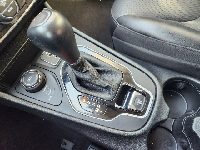 Used 2023 Jeep Cherokee Altitude Lux AWD/4WD image 19