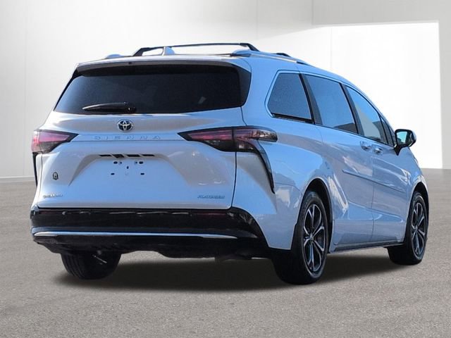 Used 2025 Toyota Sienna Platinum image 6
