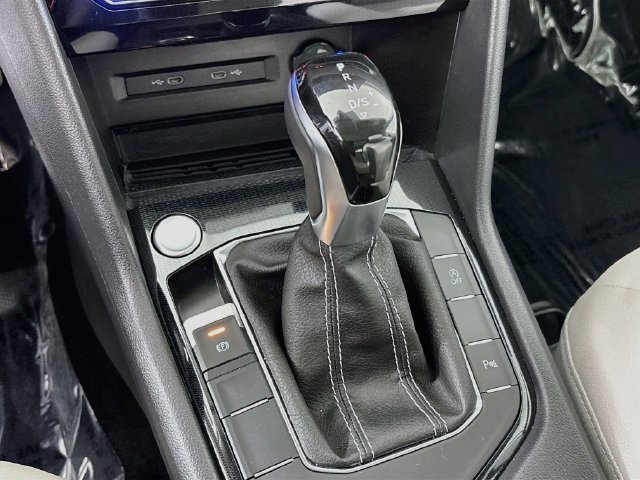 Certified 2025 Volkswagen Taos SE AWD/4WD image 20