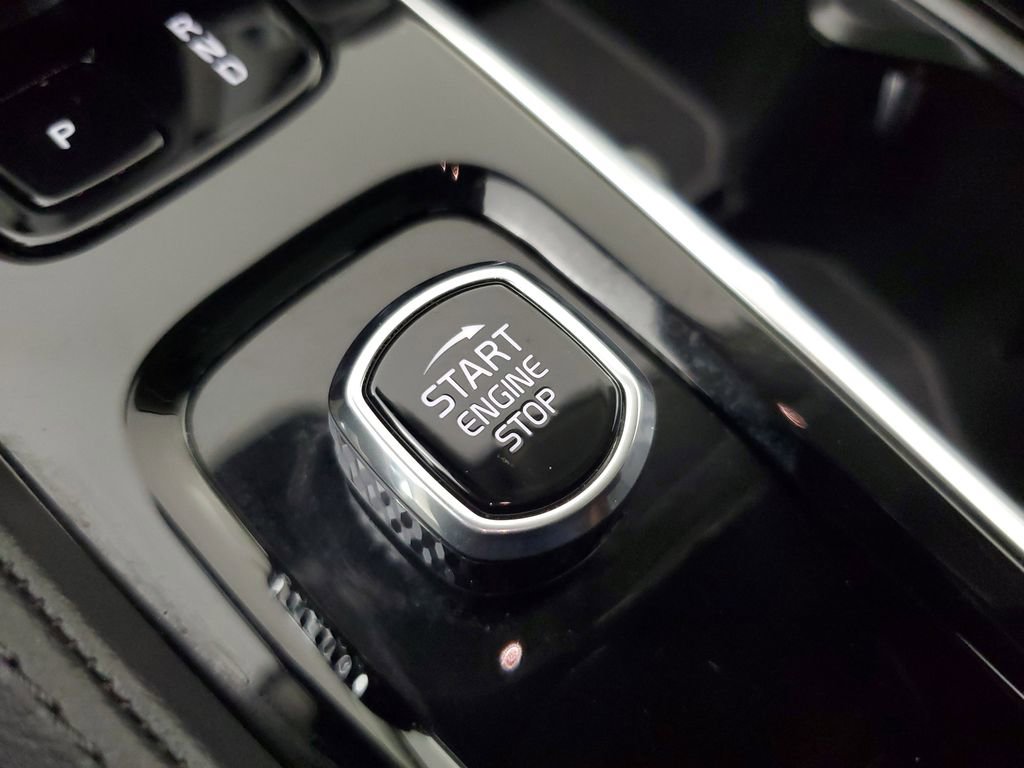 Certified 2025 Volvo XC90 B5 Core AWD/4WD image 34