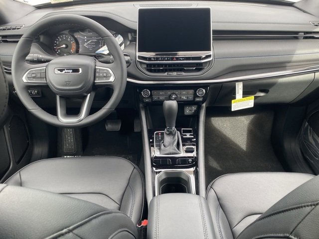 New 2026 Jeep Compass Limited image 32