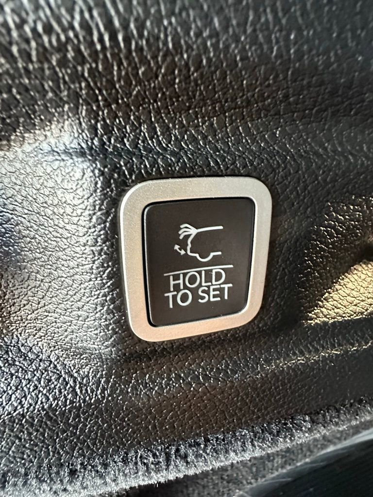 Used 2021 Jeep Grand Cherokee L Summit image 10