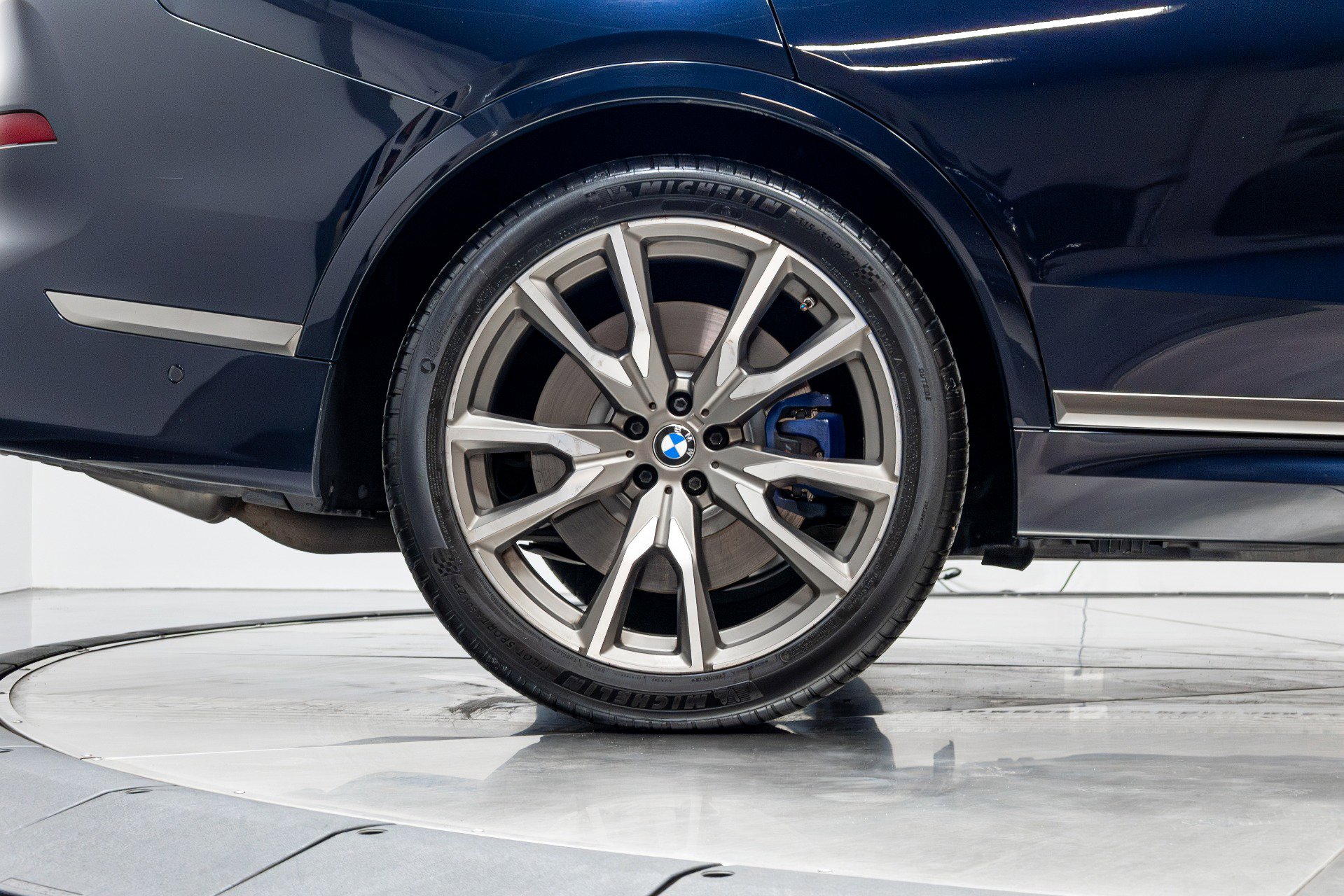 Used 2021 BMW X7 M50i image 18
