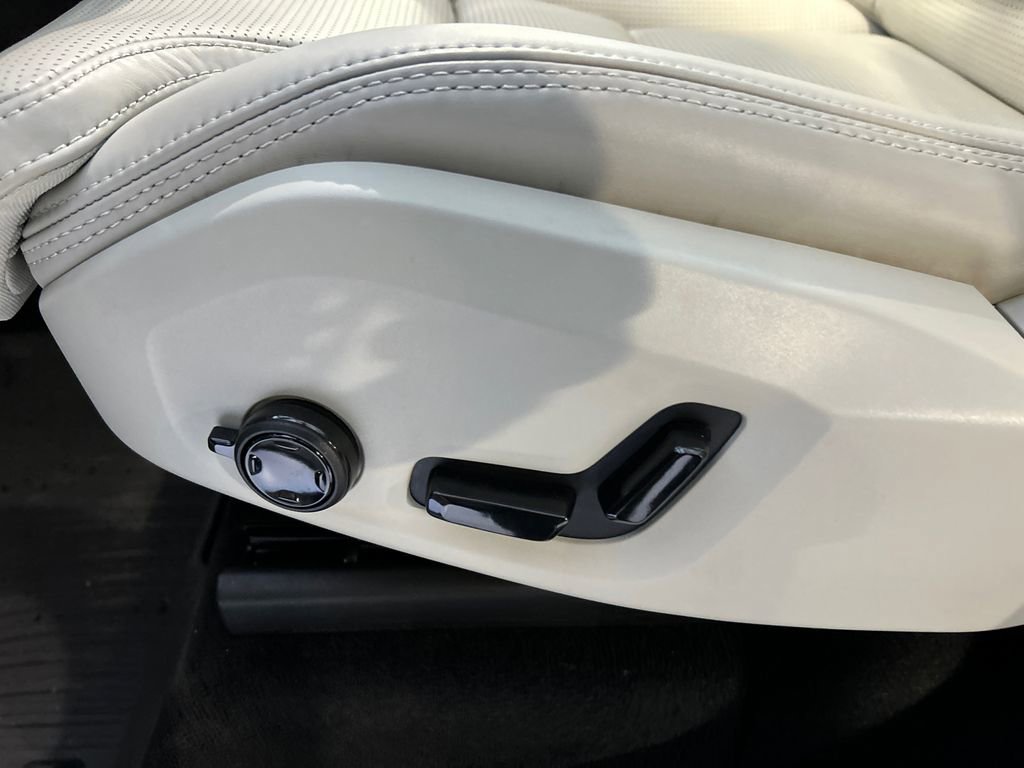 Certified 2025 Volvo XC90 T8 Ultra image 11