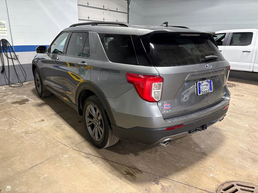 Used 2023 Ford Explorer XLT w/ Equipment Group 202A image 4