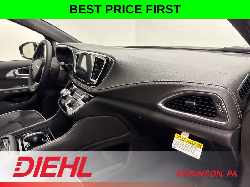 New 2026 Chrysler Pacifica Limited AWD/4WD image 19