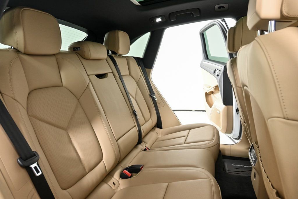 New 2026 Porsche Macan image 23