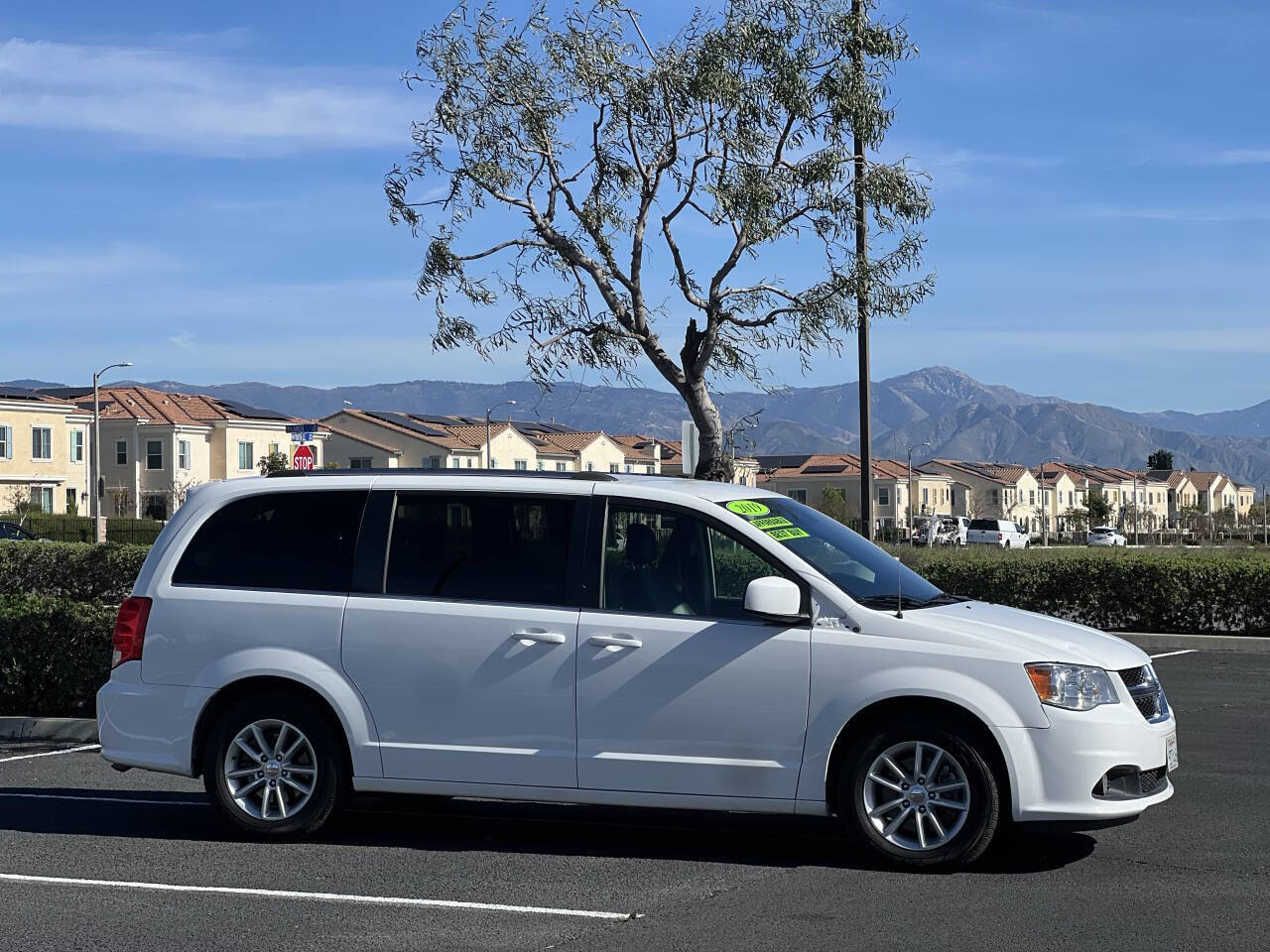 Used 2019 Dodge Grand Caravan SXT image 2