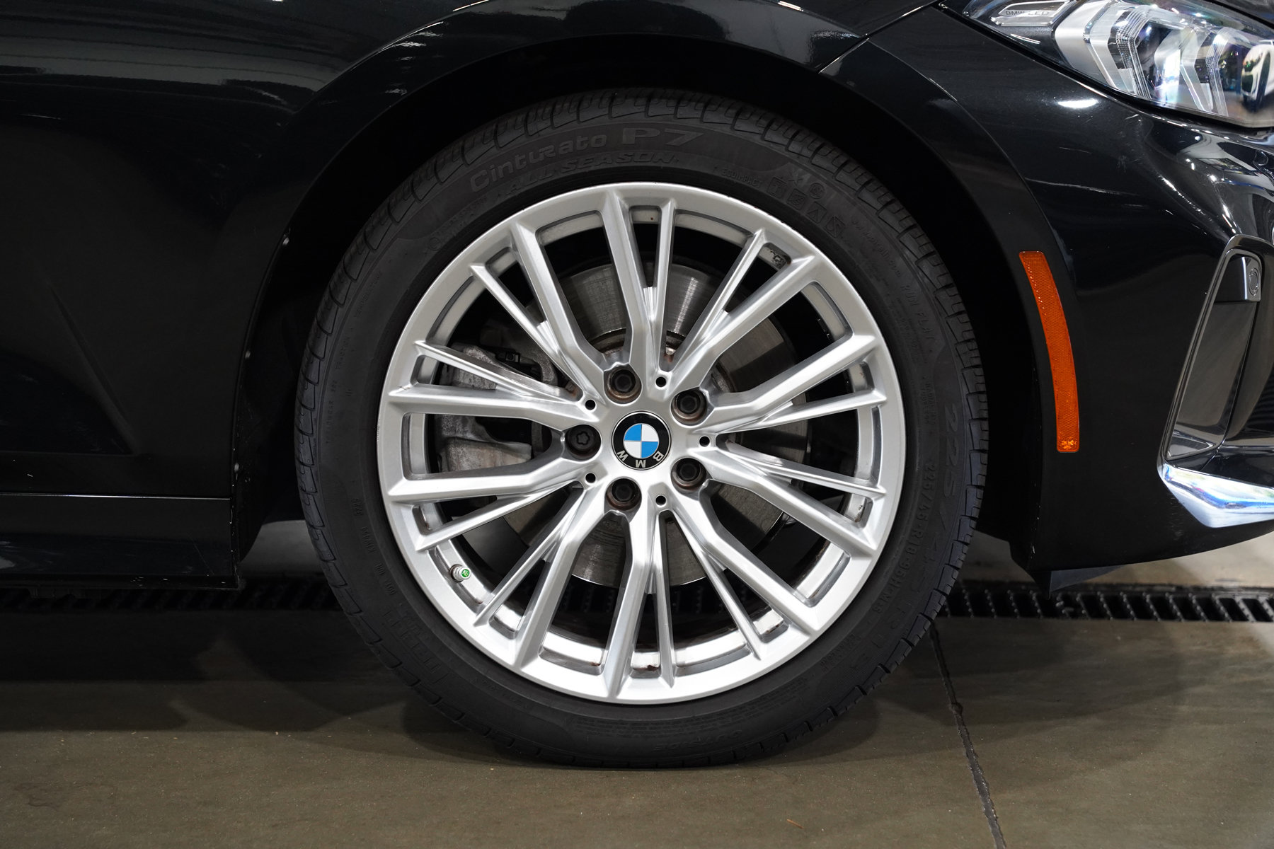 Used 2023 BMW 330i xDrive Sedan w/ Premium Package AWD/4WD image 7