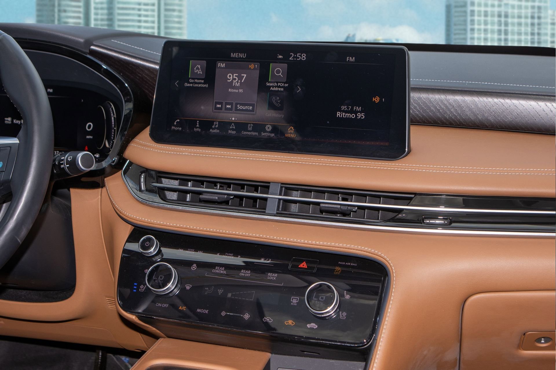 Used 2023 INFINITI QX60 Sensory w/ Cargo Package image 18