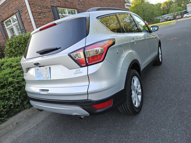 Used 2017 Ford Escape SE w/ Equipment Group 201A image 5