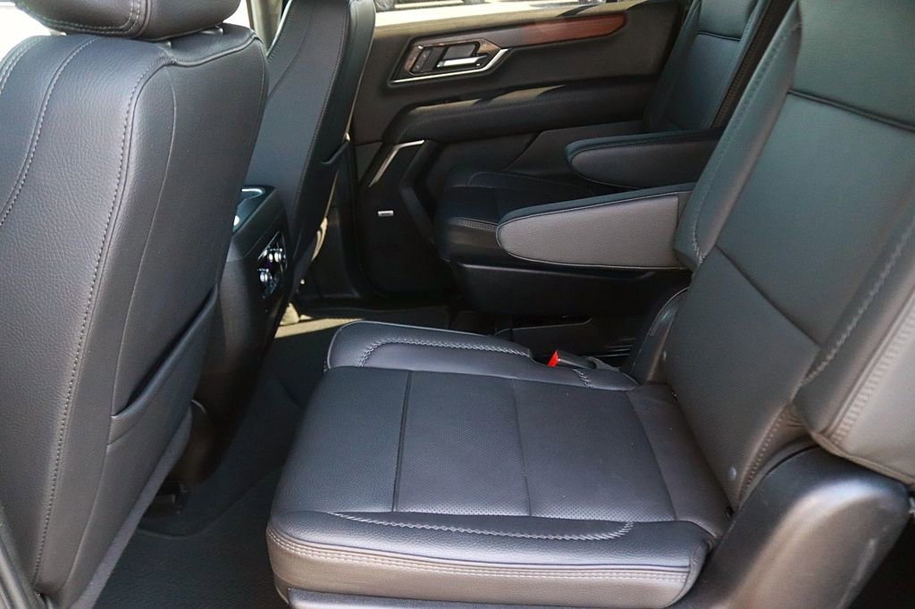 Used 2025 GMC Yukon XL Denali AWD/4WD image 14