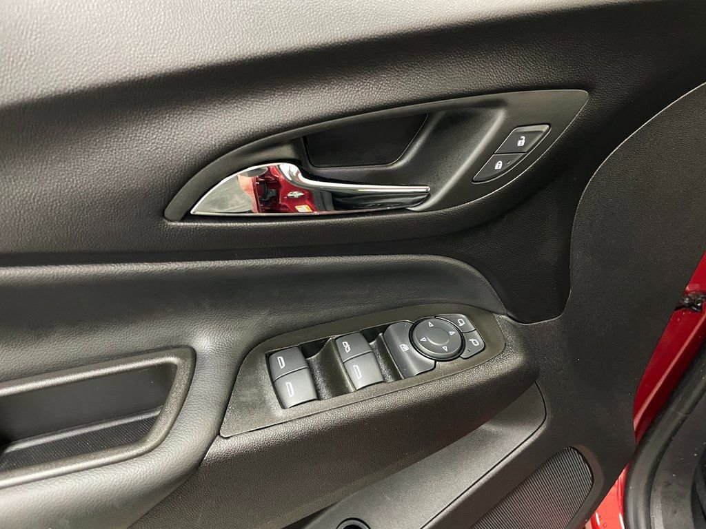 Used 2024 Chevrolet Equinox LT w/ LPO, Floor Liner Package FWD image 23