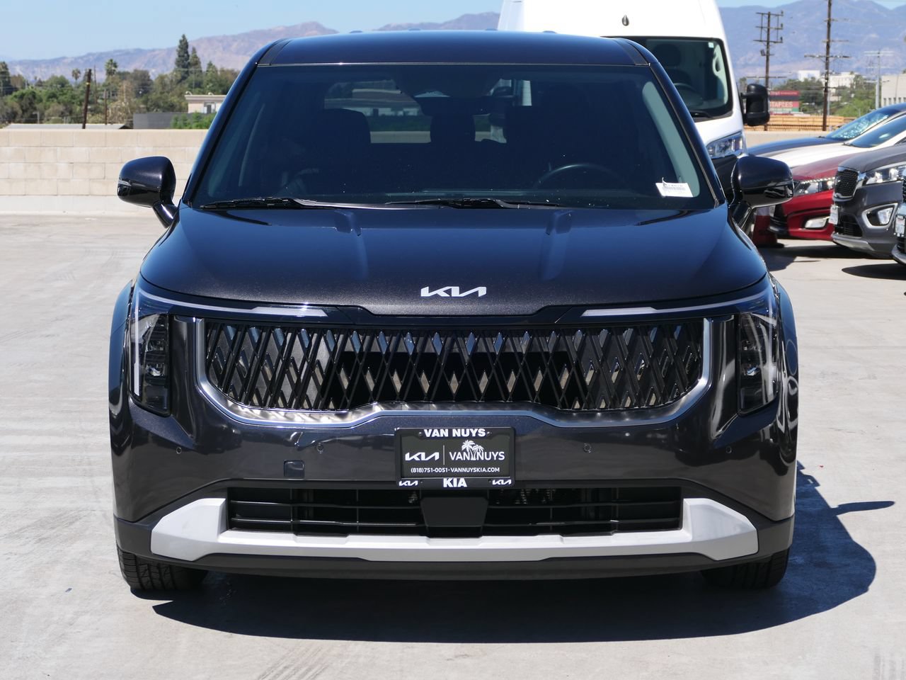 Used 2025 Kia Carnival FWD image 8