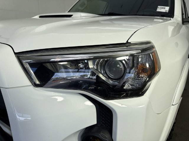 Used 2018 Toyota 4Runner TRD Off-Road Premium AWD/4WD image 28