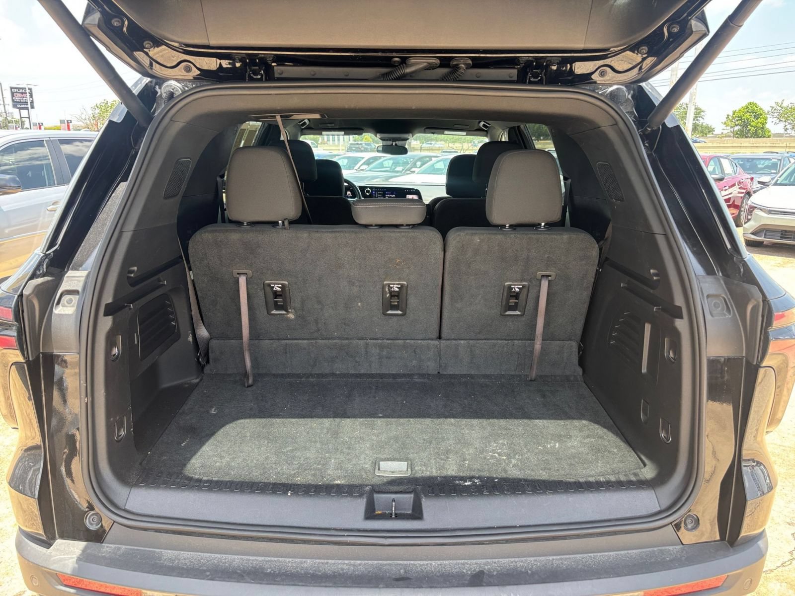 Used 2025 Chevrolet Traverse LT FWD image 35
