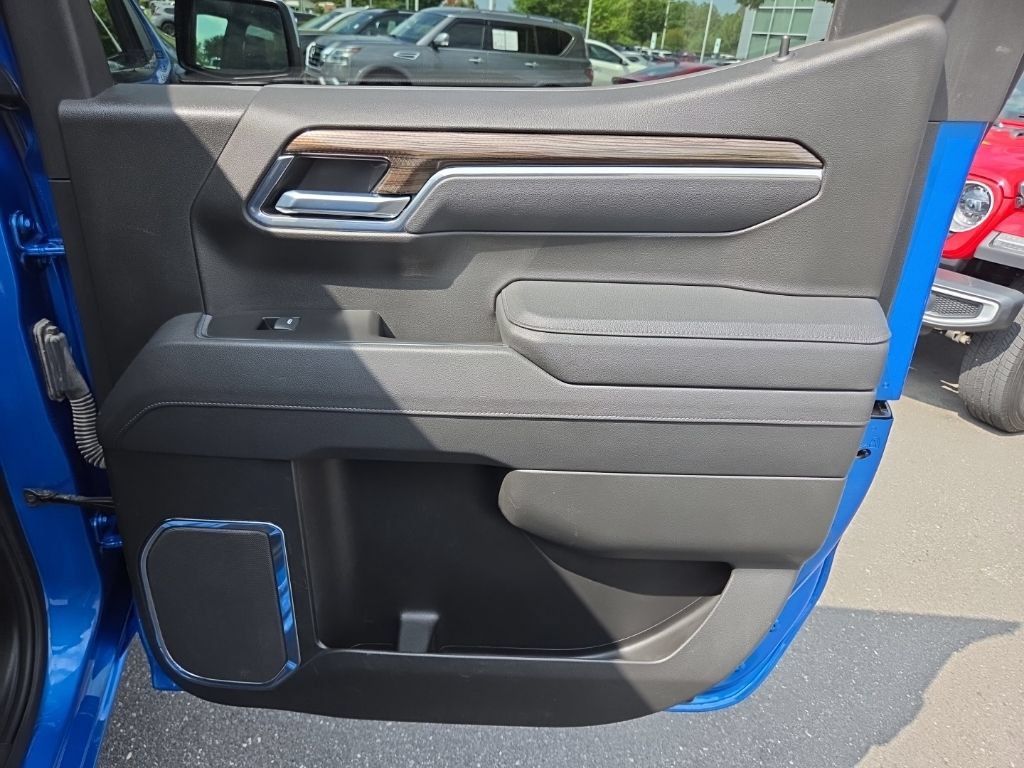 Used 2025 Chevrolet Silverado 1500 LT RWD image 37