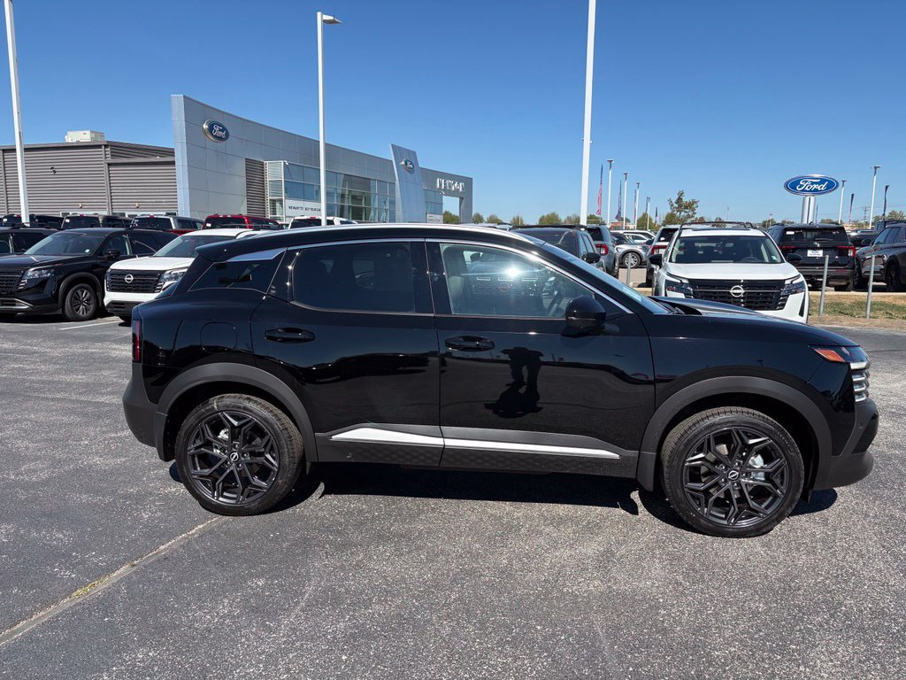New 2027 Nissan Kicks SR FWD image 3