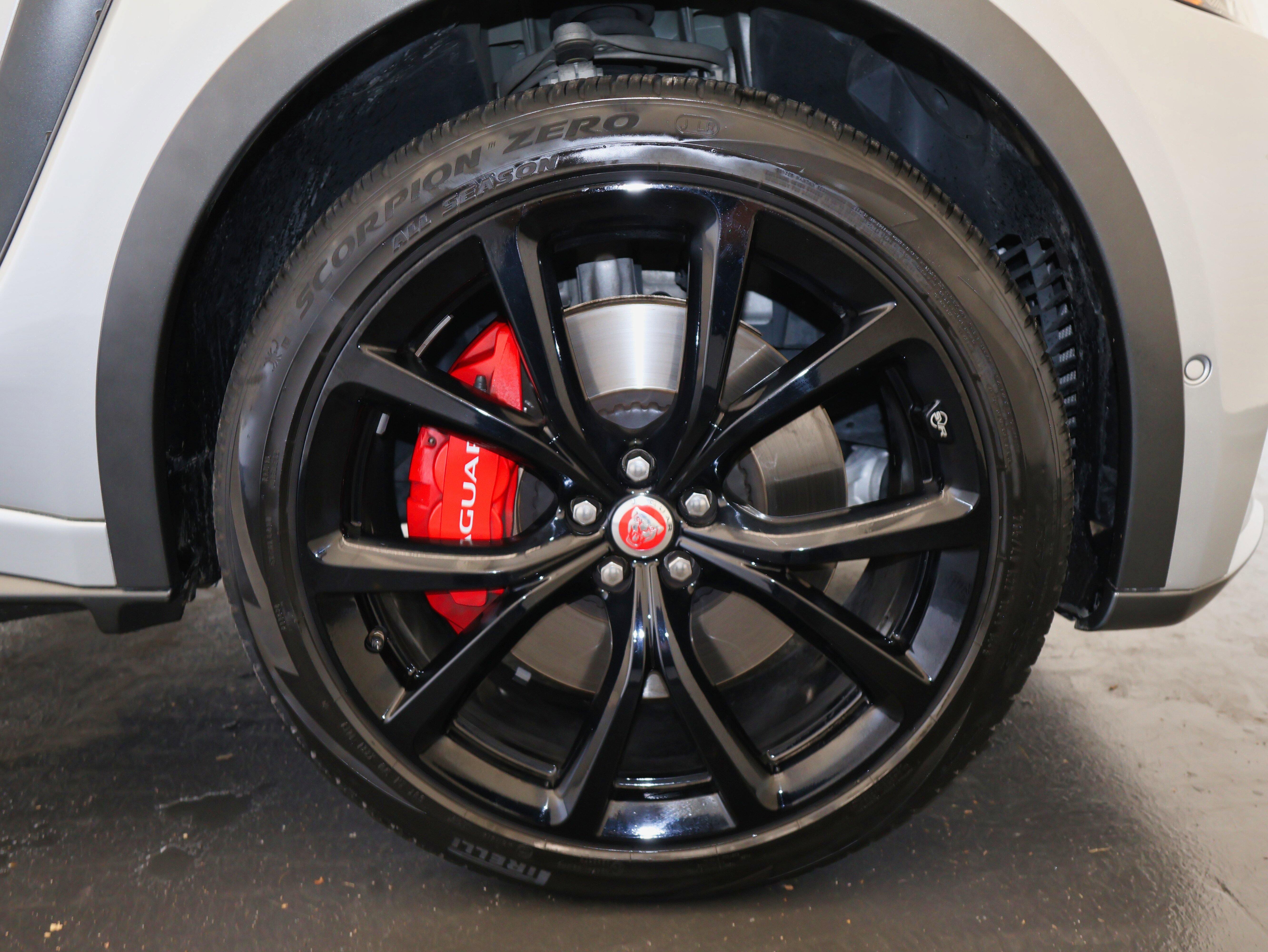 Used 2020 Jaguar F-PACE SVR image 55