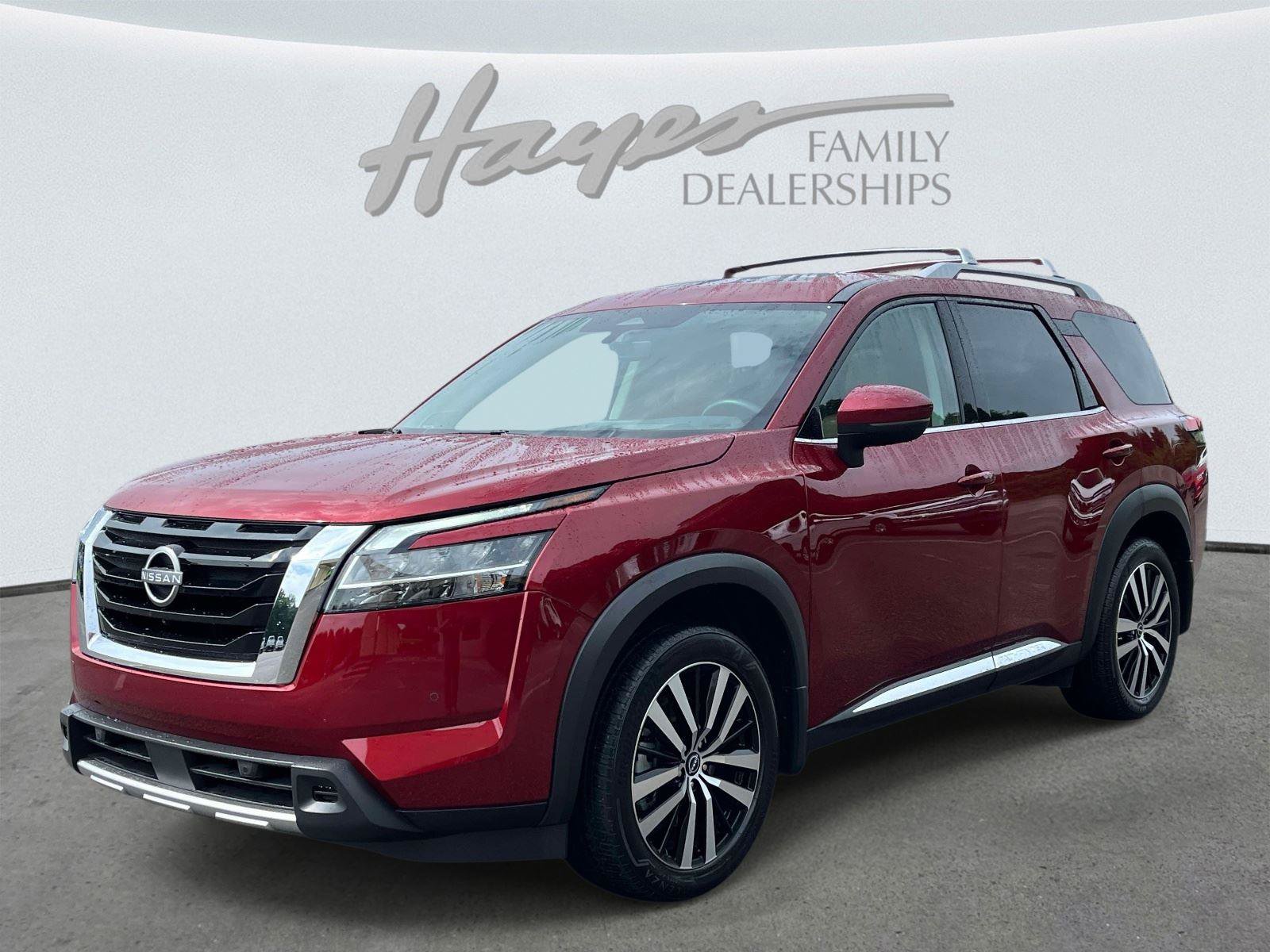 Used 2023 Nissan Pathfinder Platinum w/ Cargo Package FWD image 7