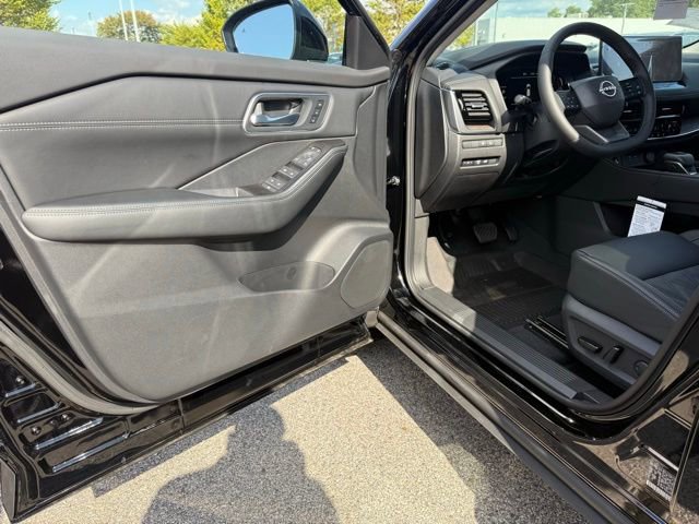 New 2026 Nissan Rogue Platinum image 15