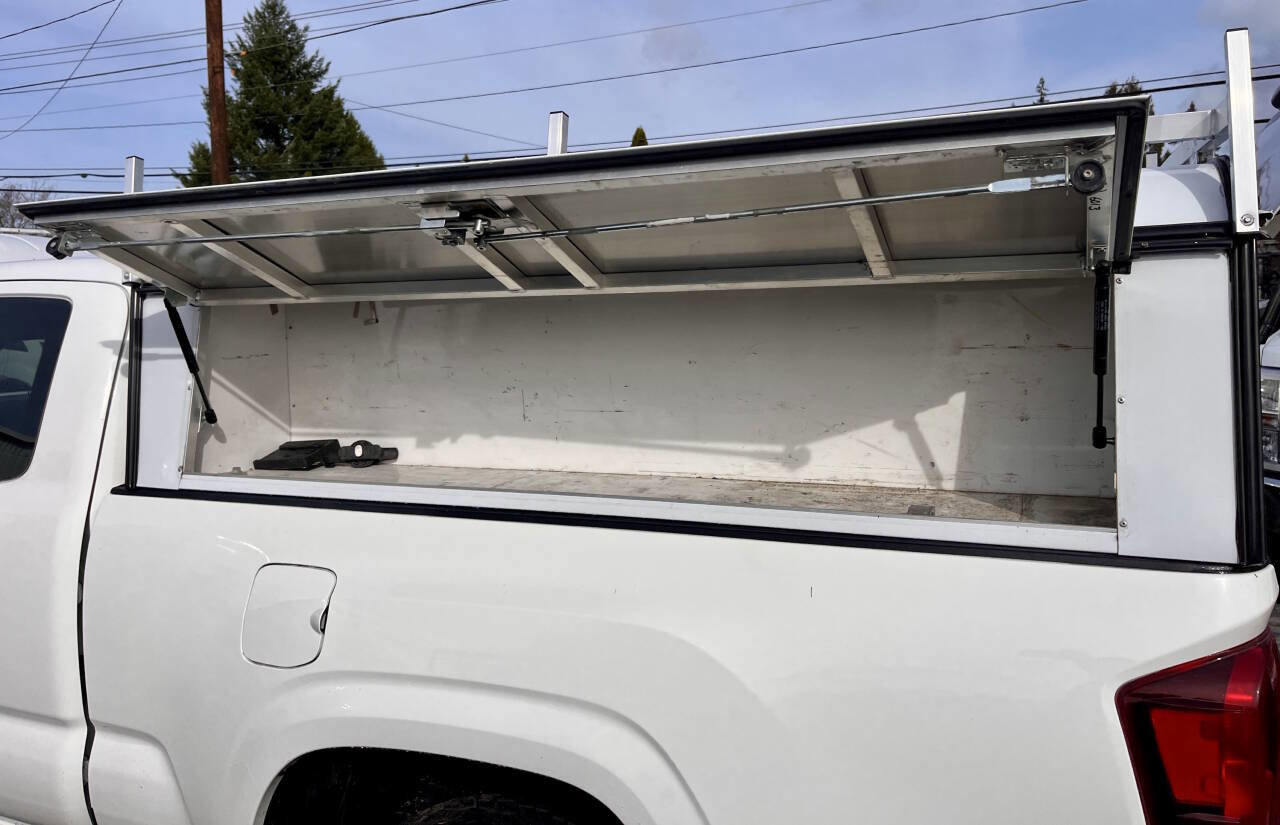 Used 2022 Toyota Tacoma SR image 6