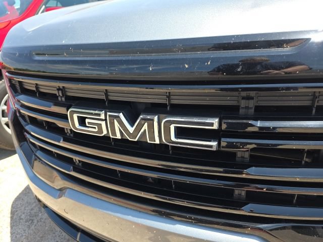 Used 2023 GMC Acadia SLE w/ Driver Convenience Package FWD image 9