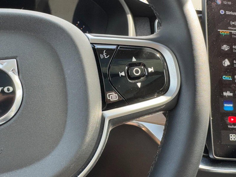 Certified 2025 Volvo XC90 B6 Plus image 19