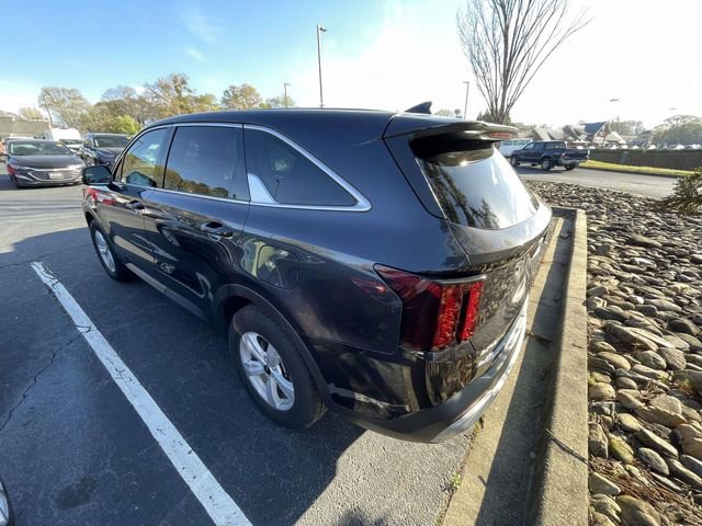 Used 2025 Kia Sorento LX image 9