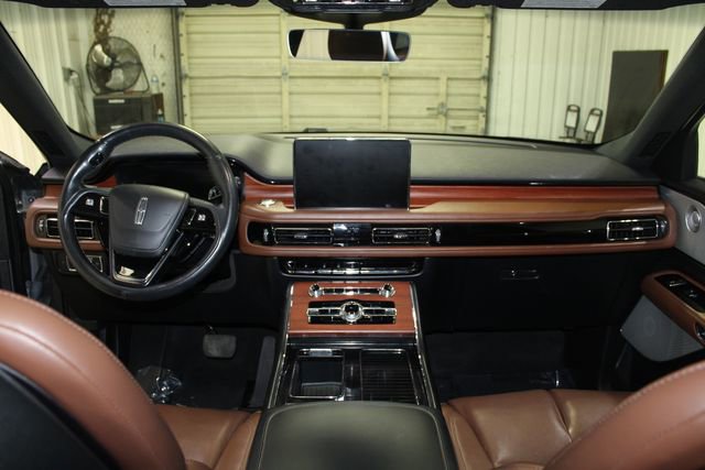 Used 2023 Lincoln Aviator Reserve w/ Equipment Group 201A image 7