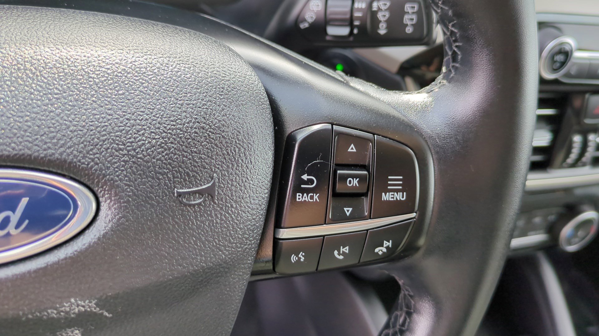 Used 2022 Ford Escape SE w/ SE Sport Appearance Package image 17