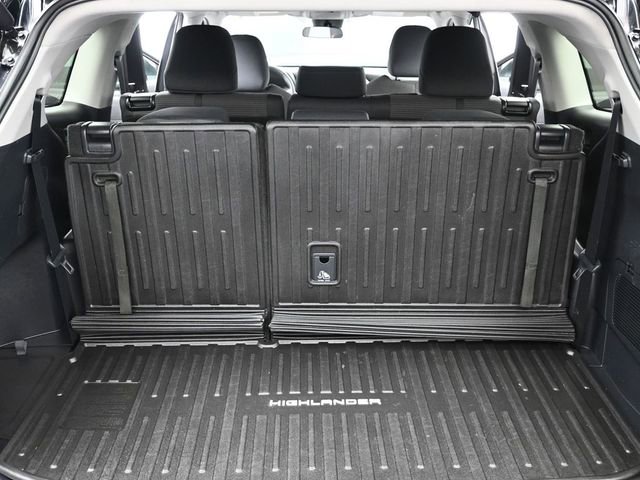 Certified 2025 Toyota Highlander LE image 33