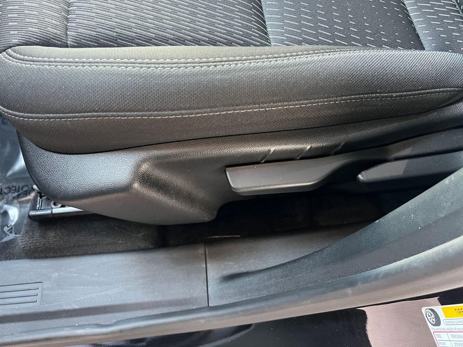 Used 2025 Chevrolet Equinox LT image 22